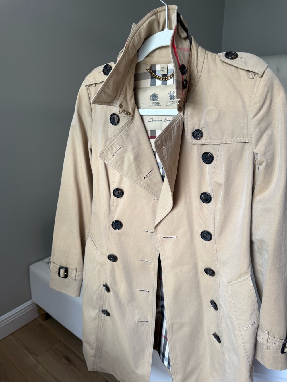 Burberry Short Chelsea Heritage Trench Coat  Medium - Picture 9 of 15